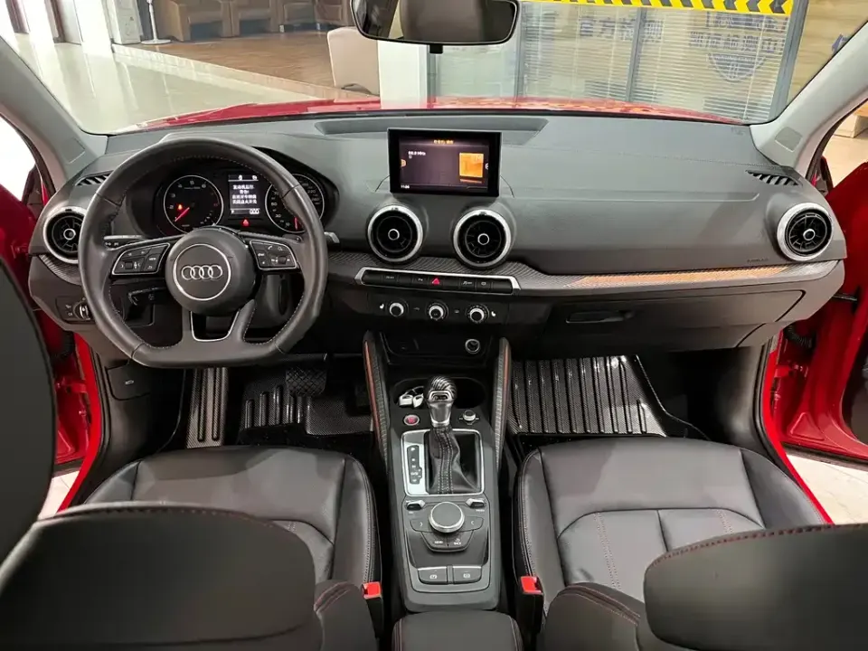 Audi Q2L