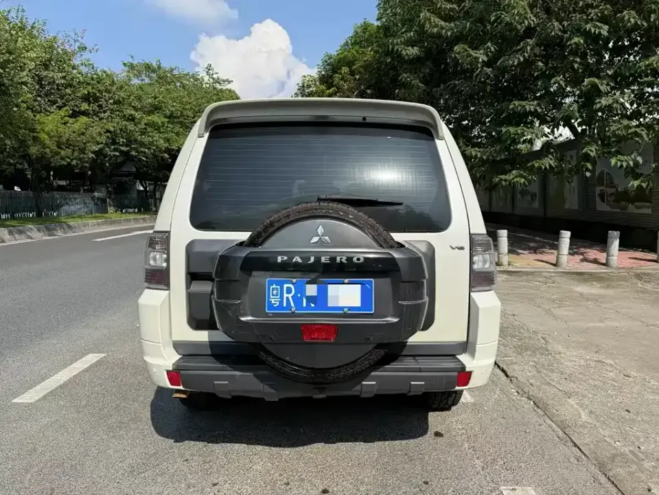Mitsubishi Pajero (Import)