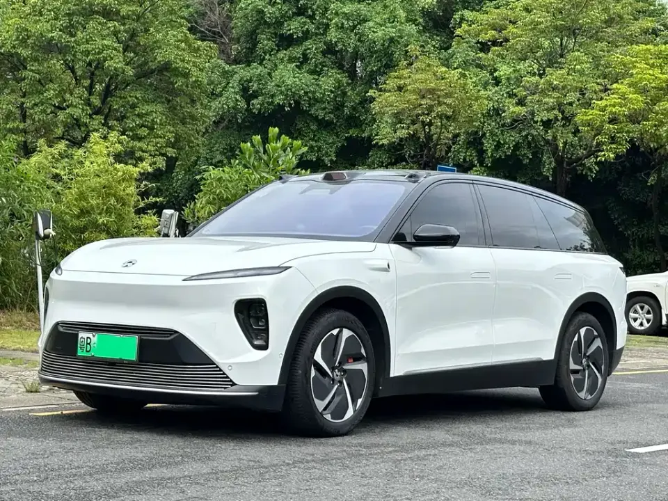 Nio ES8