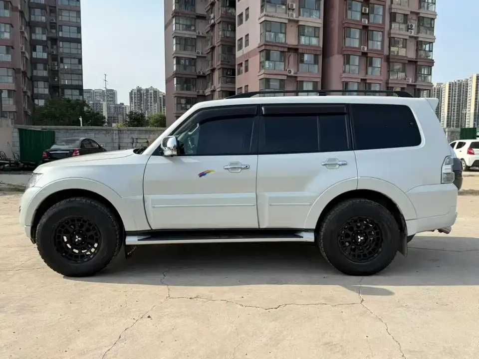 Mitsubishi Pajero (Import)