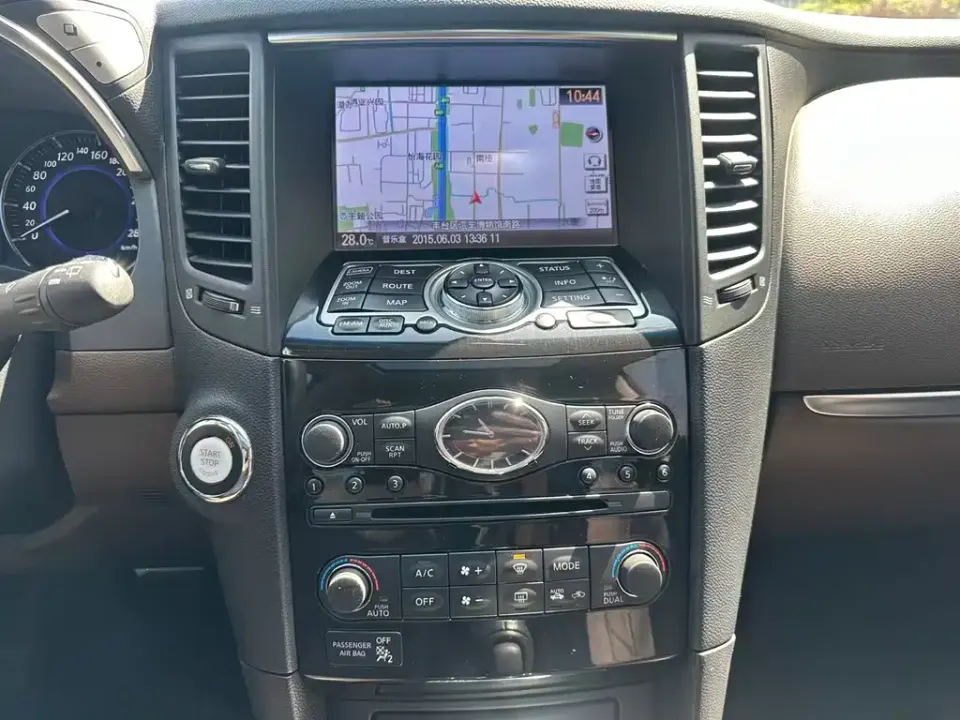 Infiniti QX70