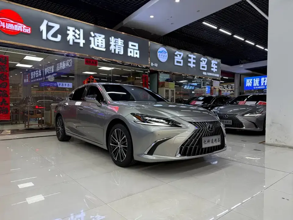 Lexus ES