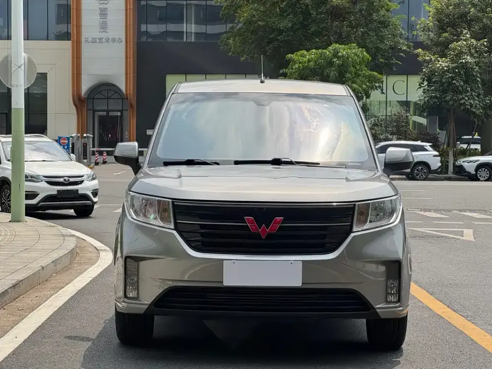 Wuling Hongguang Plus