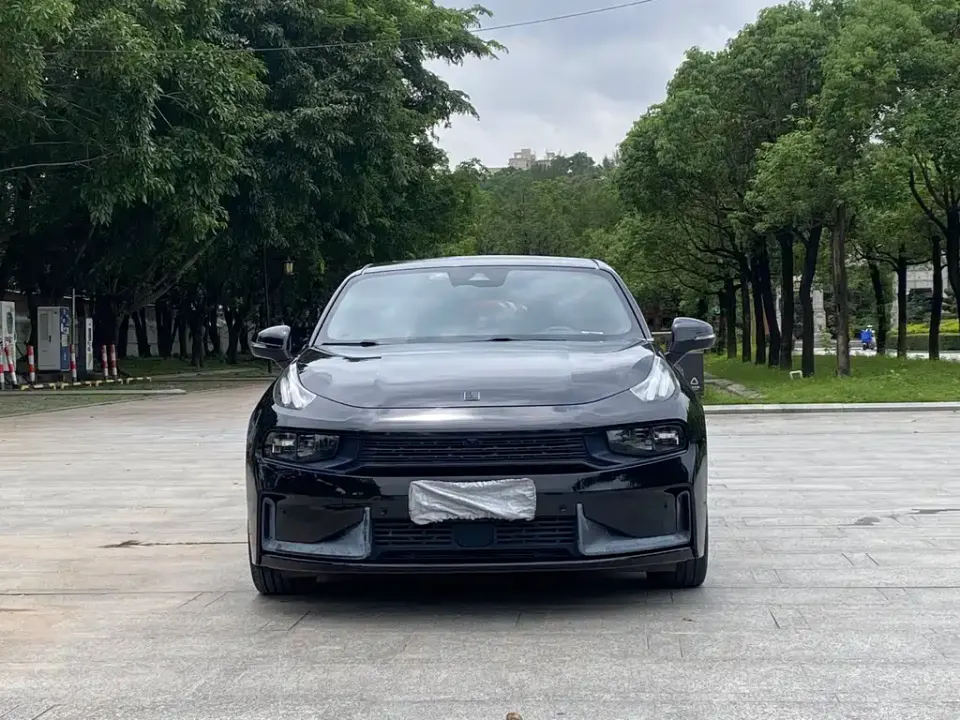 Lynk & Co 03
