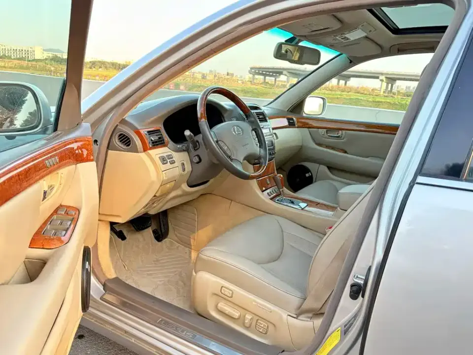 Lexus LS