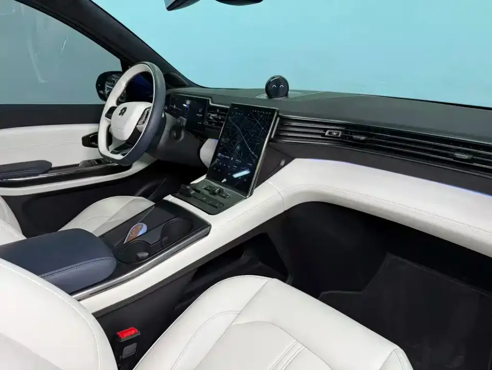 Nio EC6