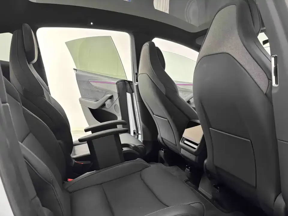 Tesla Model Y L