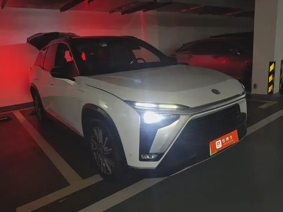 Nio ES8