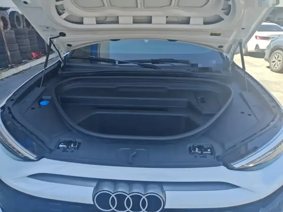 Audi Q6L e-tron