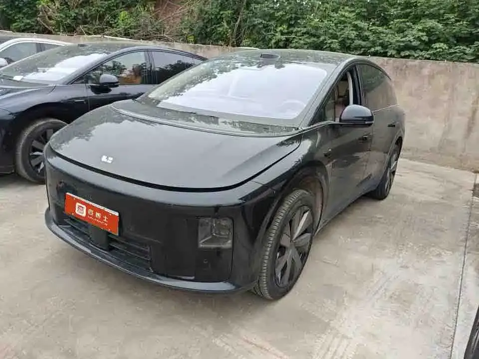 Li Li i8