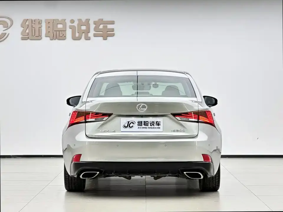 Lexus IS