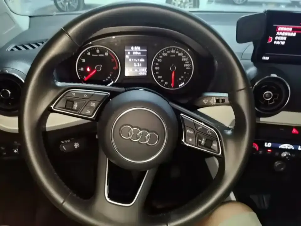 Audi Q2L