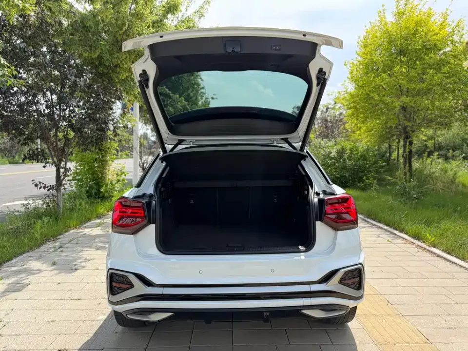 Audi Q2L
