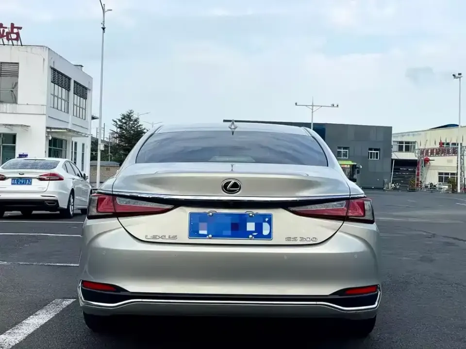 Lexus ES