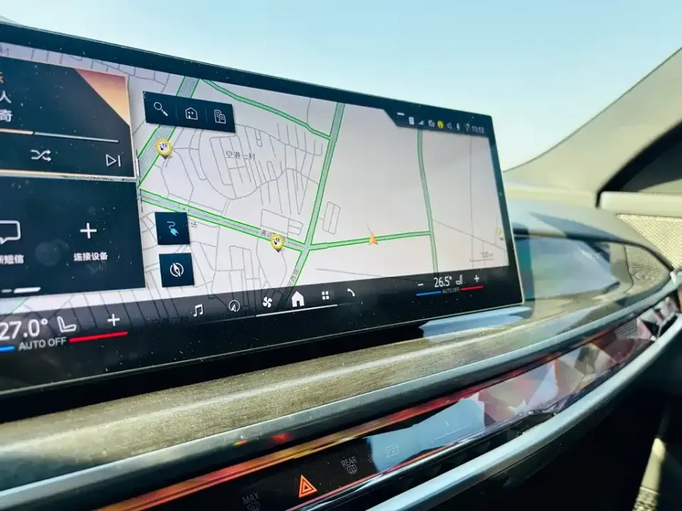 BMW i7