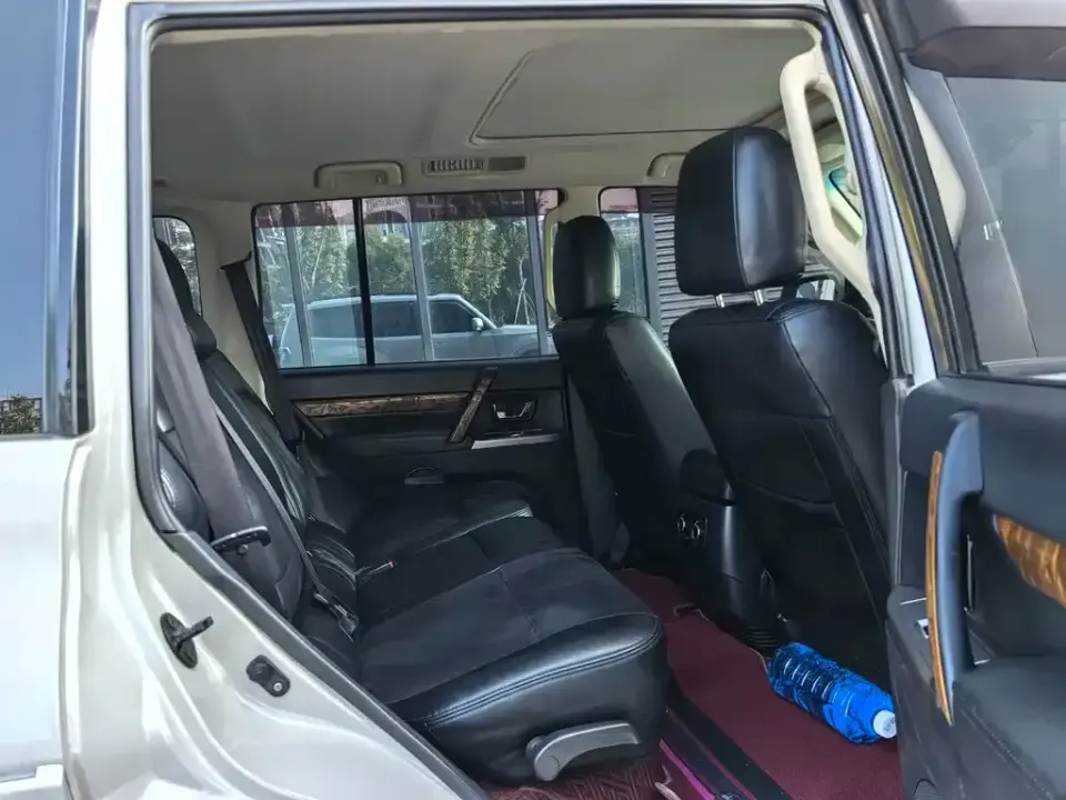 Mitsubishi Pajero (Import)