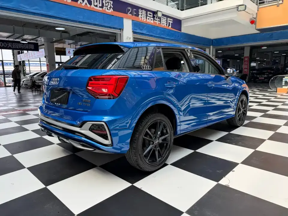 Audi Q2L