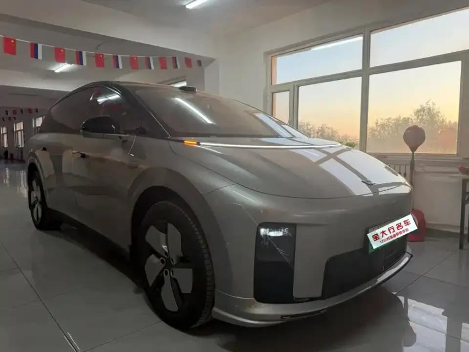 Li Li i8