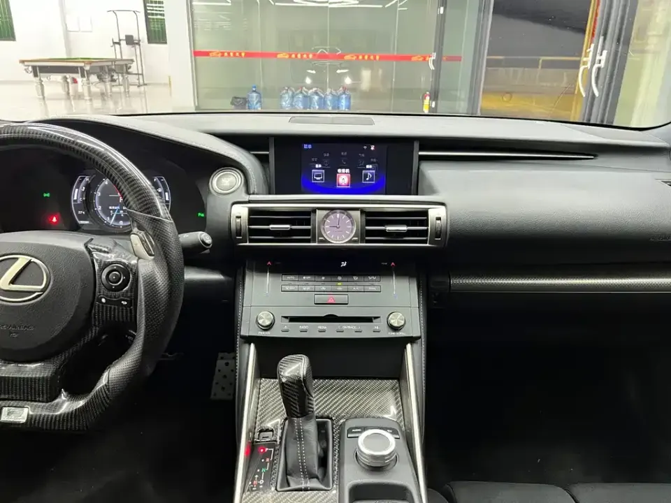 Lexus IS