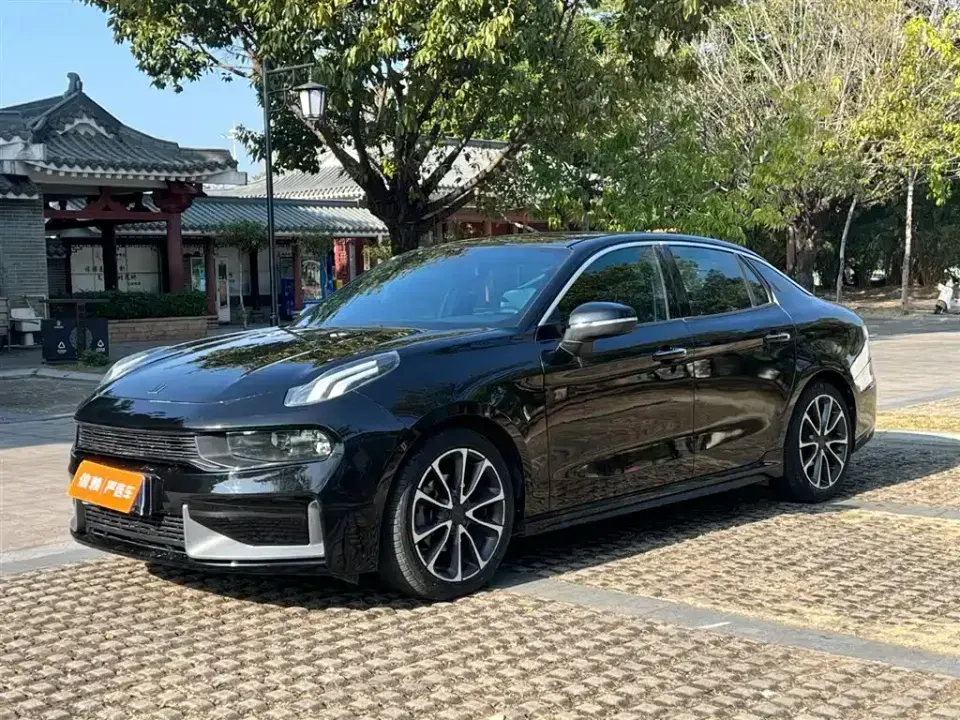 Lynk & Co 03