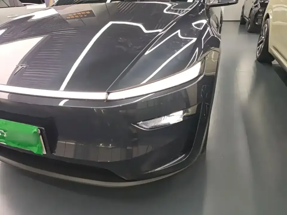 Tesla Model Y L