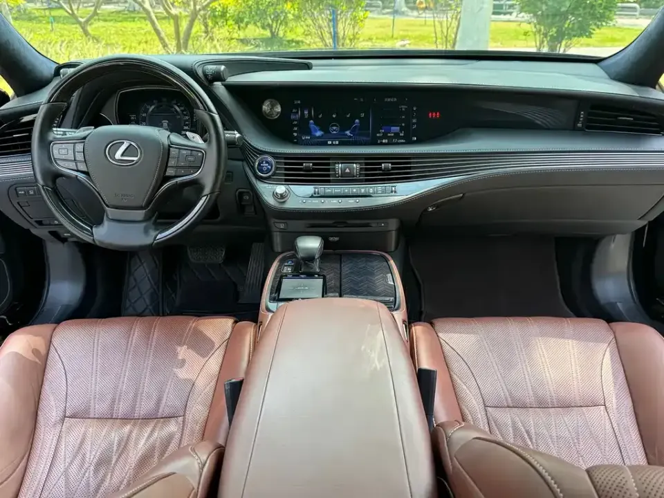 Lexus LS