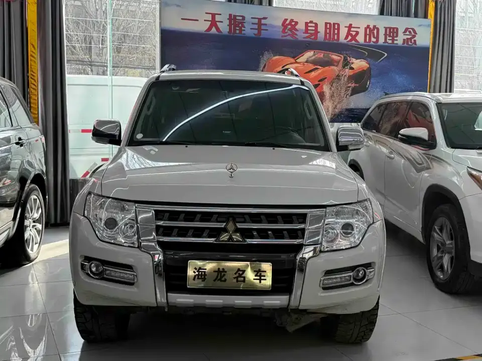 Mitsubishi Pajero (Import)