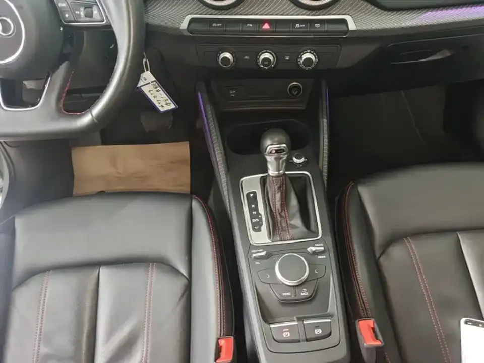 Audi Q2L