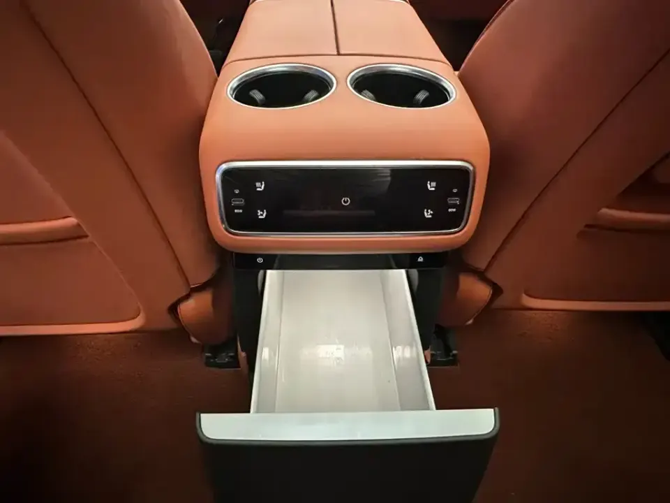 Li Li L8
