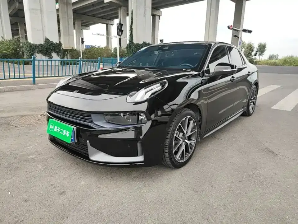 Lynk & Co 03