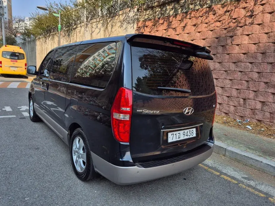 Hyundai Starex