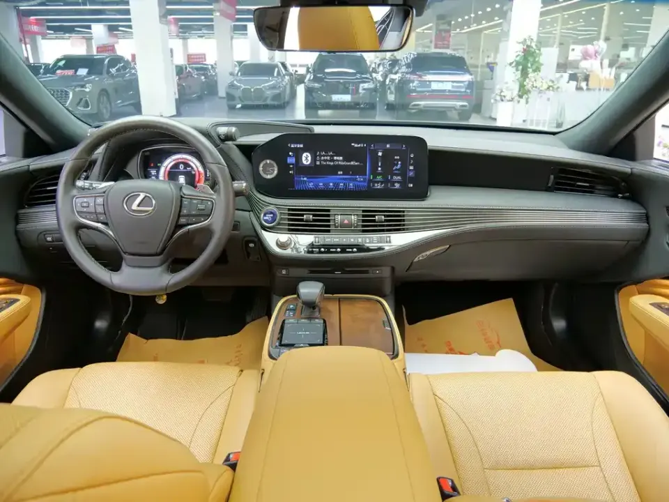 Lexus LS