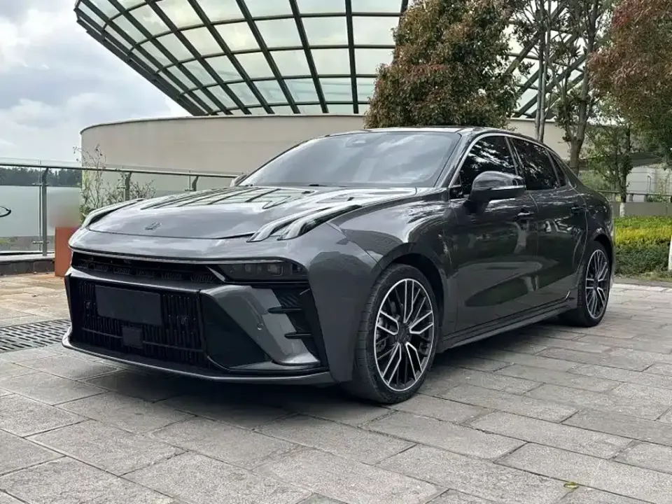 Lynk & Co 03