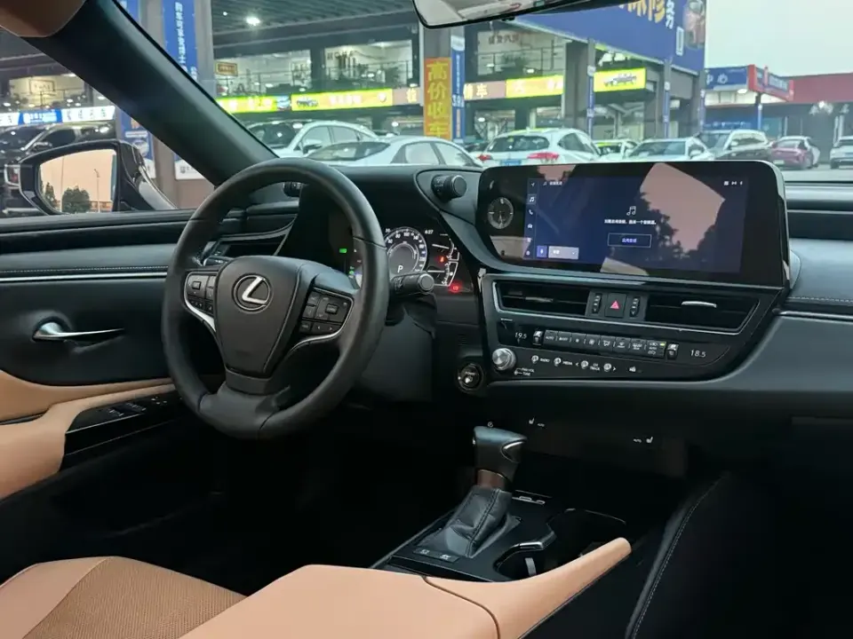 Lexus ES