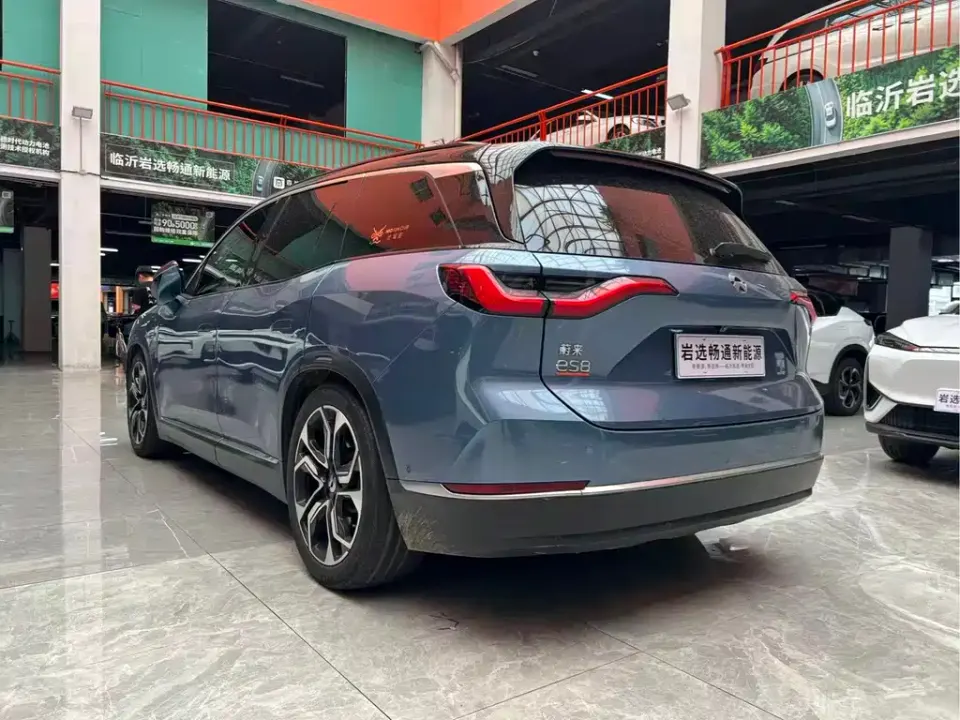 Nio ES8
