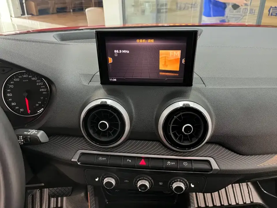 Audi Q2L