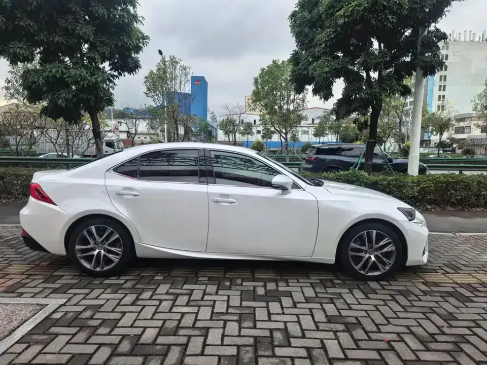 Lexus IS