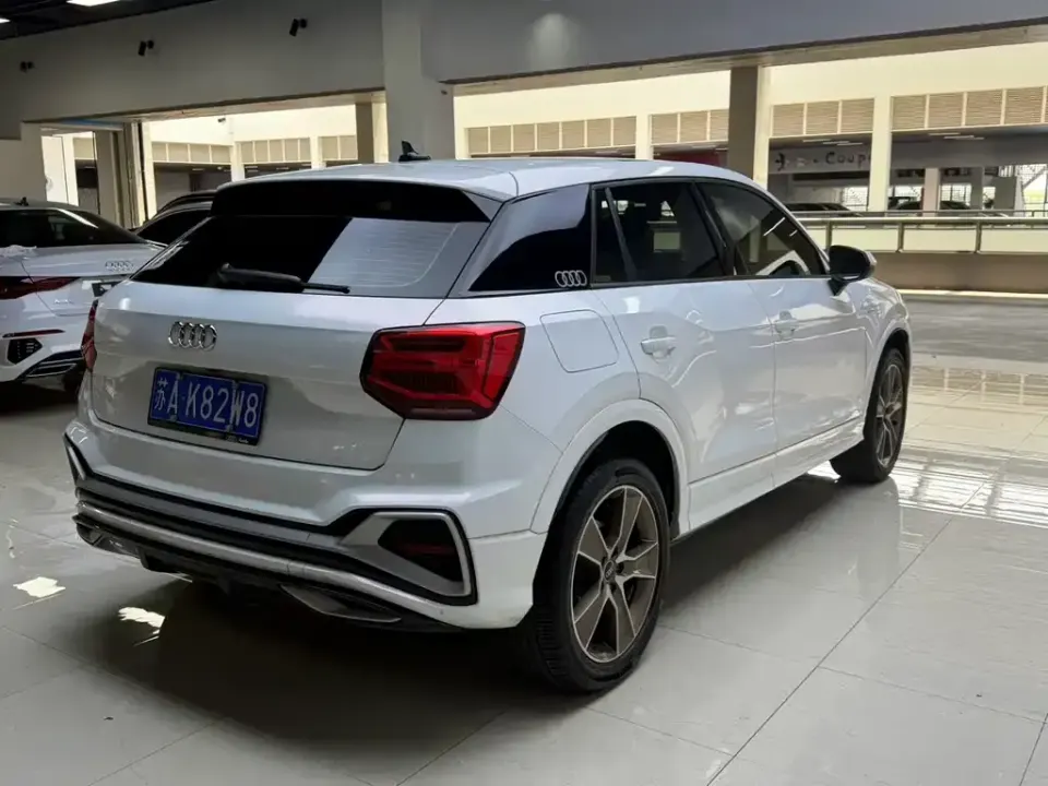 Audi Q2L