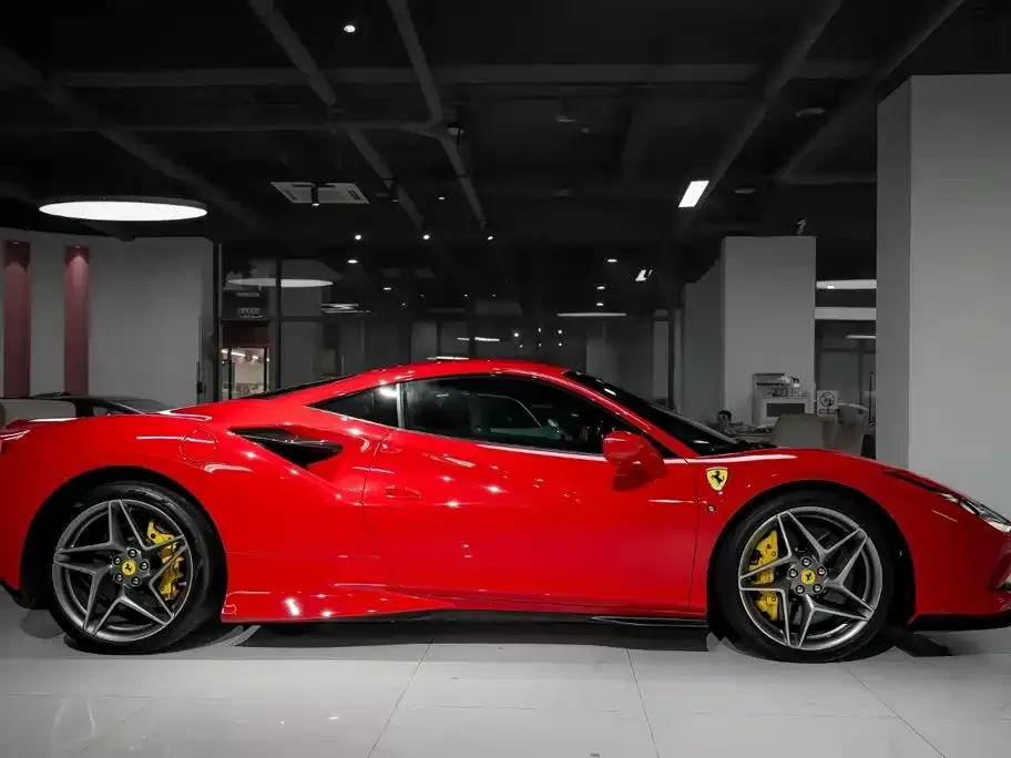 Ferrari F8