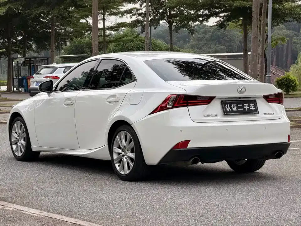 Lexus IS