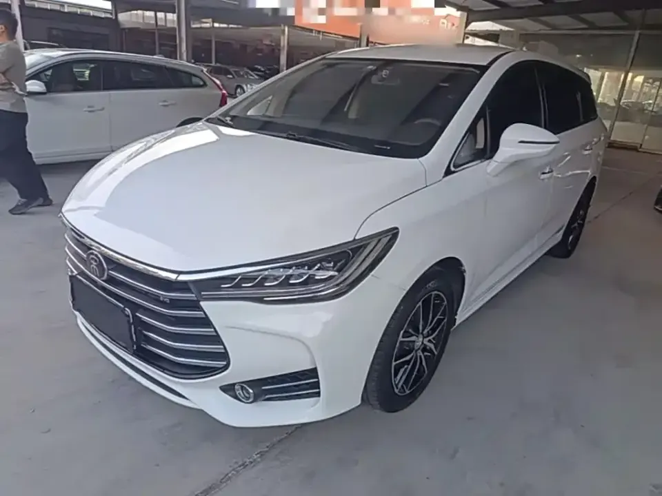 BYD MAX