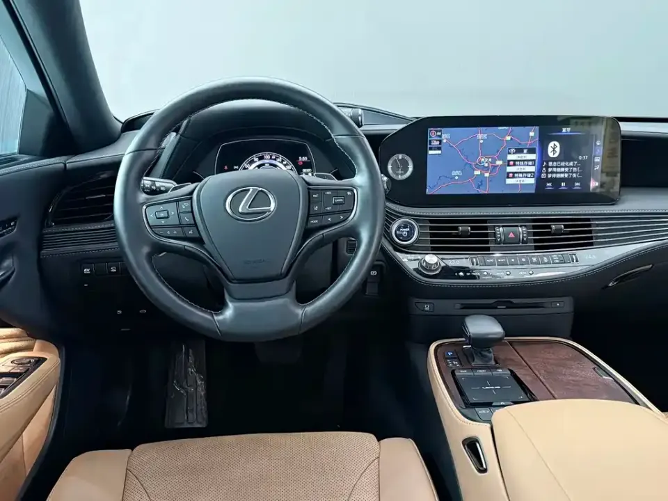 Lexus LS