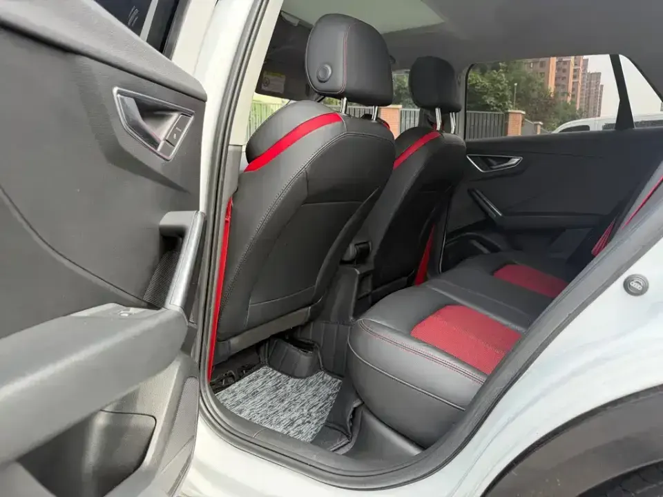 Audi Q2L