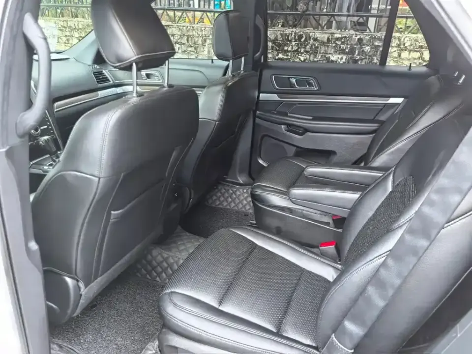 Ford Explorer (Import)