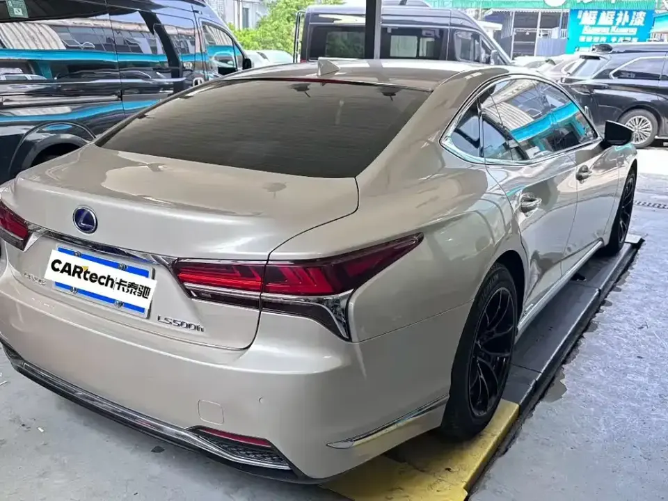 Lexus LS