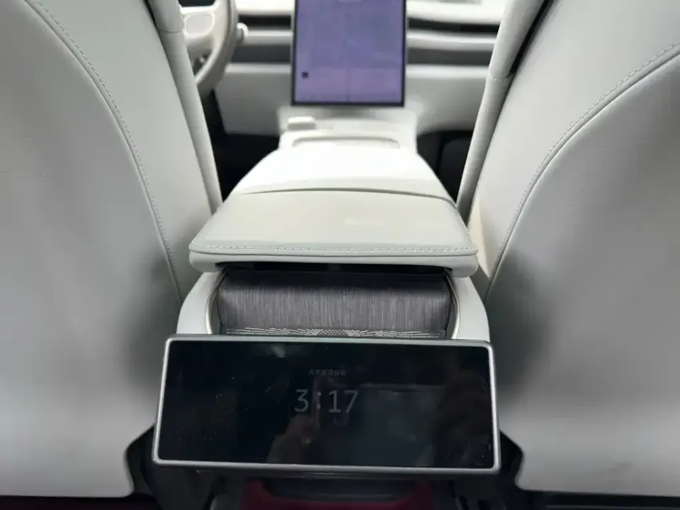 Nio ES8