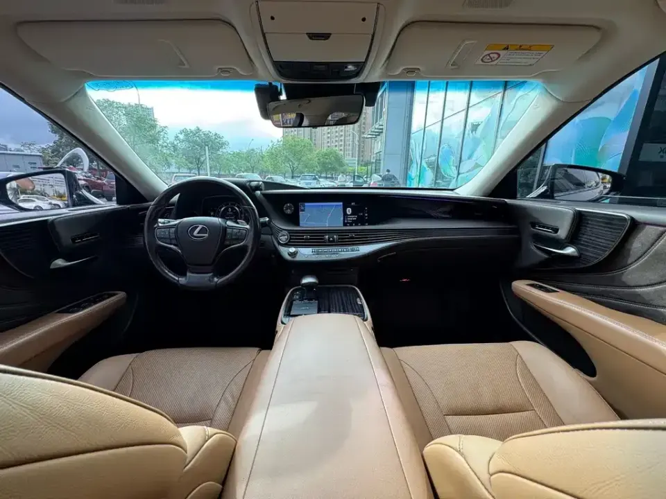 Lexus LS