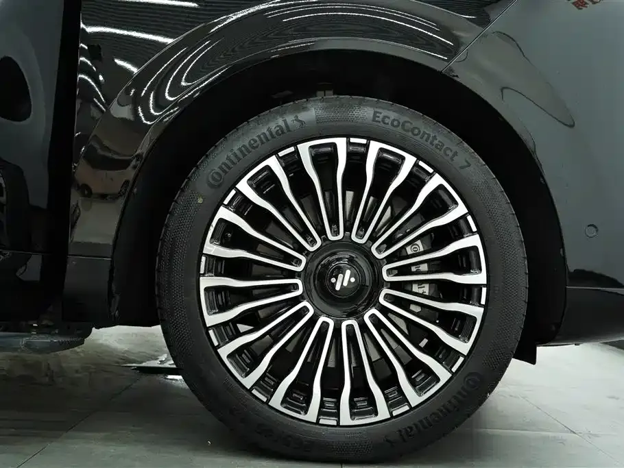 IM Motors IM LS8