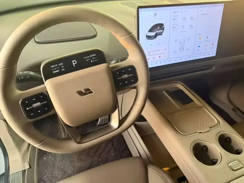 Li Li i8
