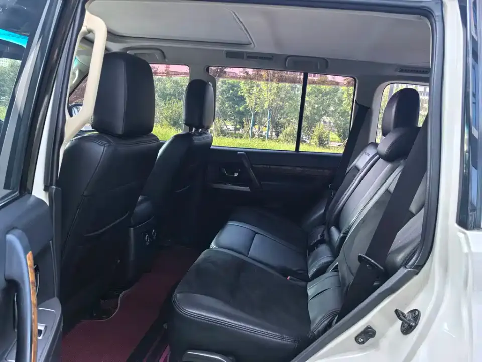 Mitsubishi Pajero (Import)